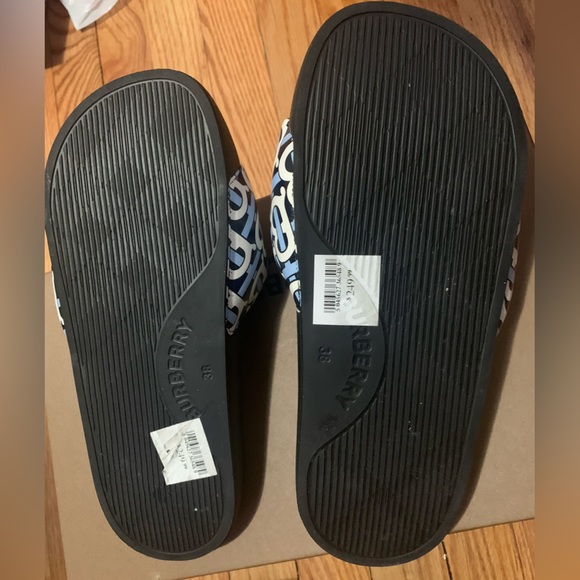 Burberry Furley TB Flock Padded Leather Slides
Sold Out !!!!!LABOR DAY SALE!! - Picture 4 of 11